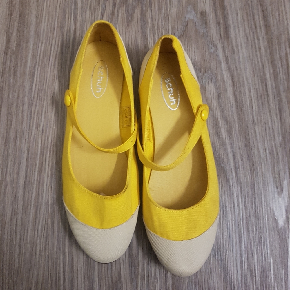[SCHUH] Bright Yellow Flats